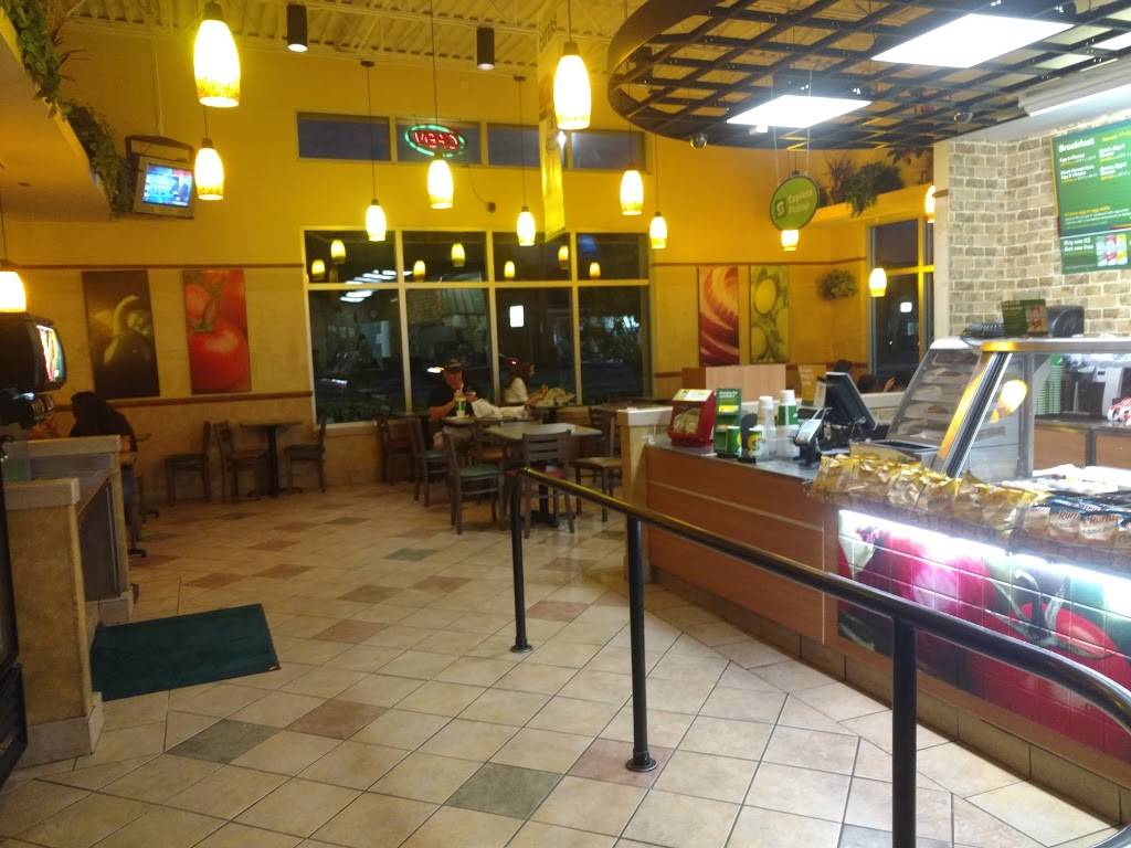 Subway Restaurants | restaurant | 2006 Drew St, Clearwater, FL 33764, USA | 7274437350 OR +1 727-443-7350