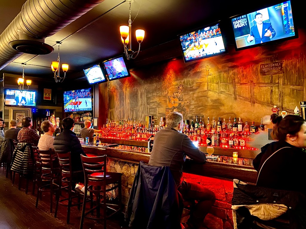 The CrossRoads Bar & Grill | restaurant | 1120 W Madison St, Chicago, IL 60607, USA | 3122431113 OR +1 312-243-1113