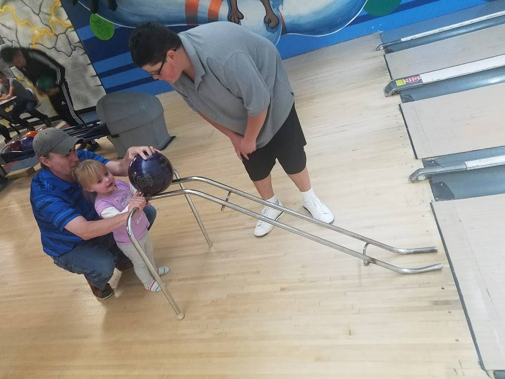 Chippers Classic Lanes | restaurant | 2454 8th Ave, Greeley, CO 80631, USA | 9703534275 OR +1 970-353-4275