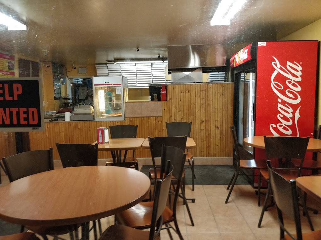 Free Topping Pizza | restaurant | 17 Queen St, Lakefield, ON K0L 2H0, Canada | 7056529111 OR +1 705-652-9111