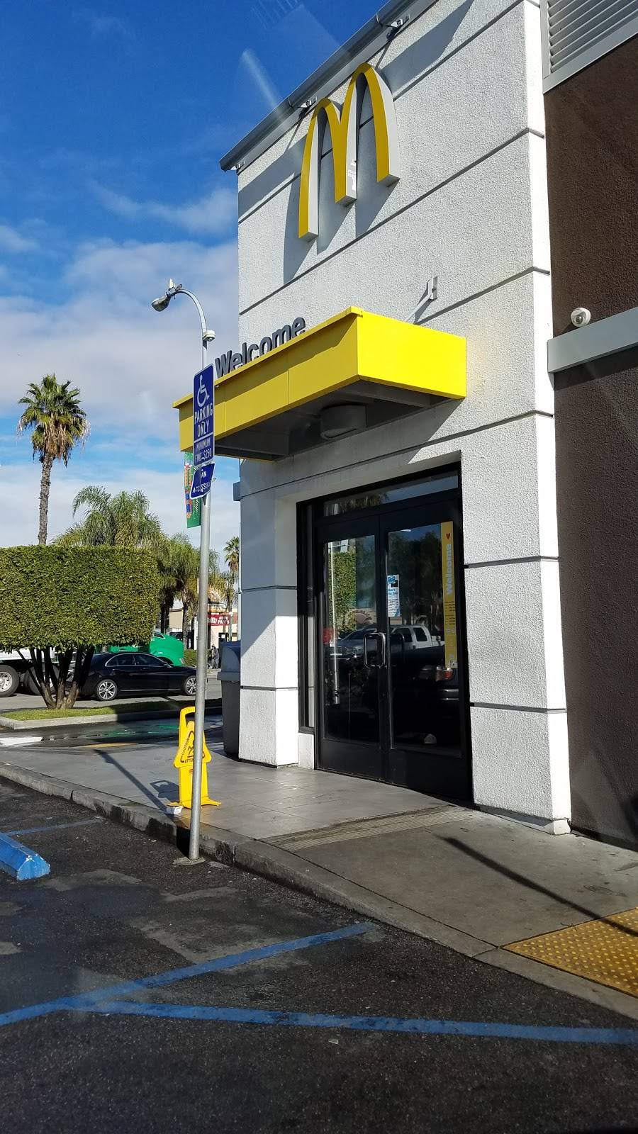 McDonalds | cafe | 5901 Atlantic Blvd, Maywood, CA 90270, USA | 3235602300 OR +1 323-560-2300