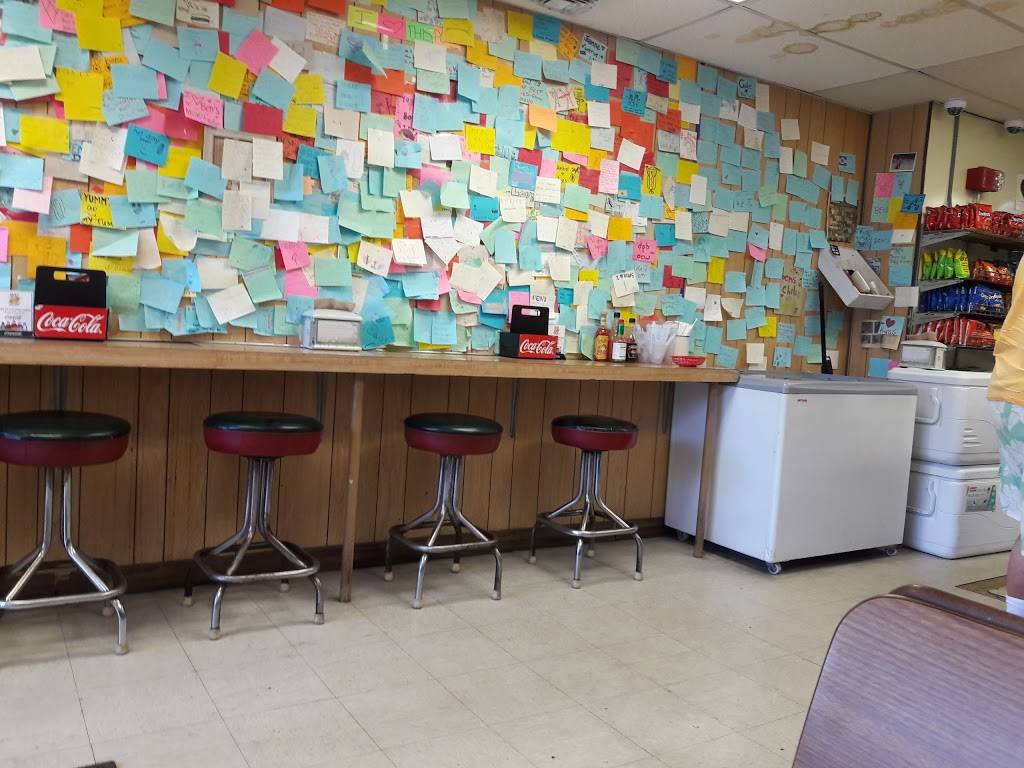 Bens Chili Dogs | meal takeaway | 158 Broadway, Newport, RI 02840, USA | 4018468206 OR +1 401-846-8206