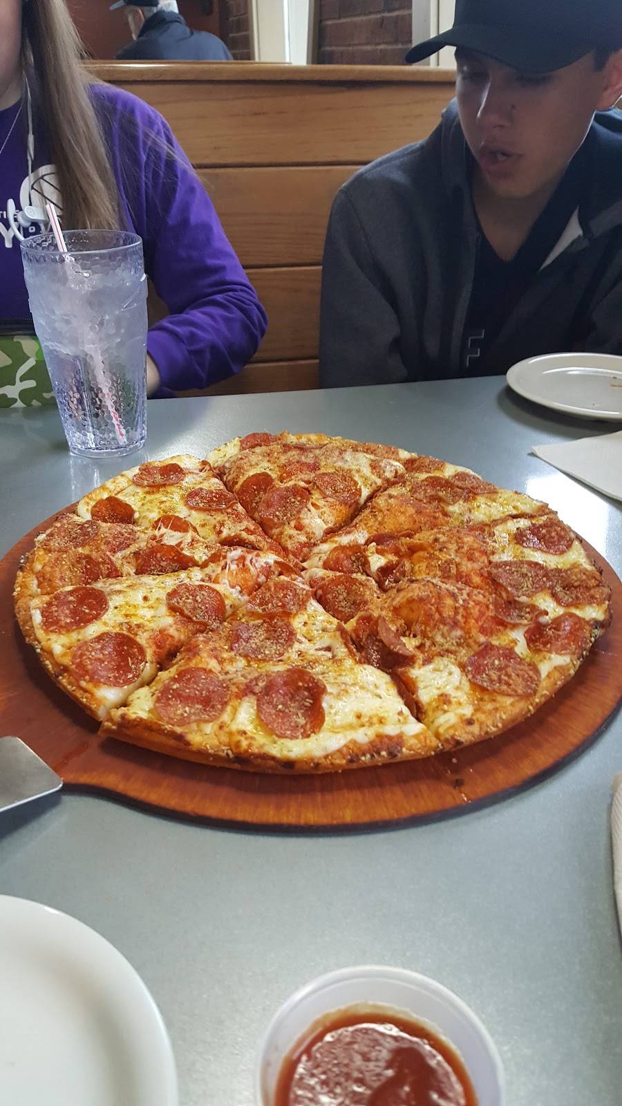 Pizza Hut | meal takeaway | 175 Main Ave, Kaukauna, WI 54130, USA | 9207660111 OR +1 920-766-0111