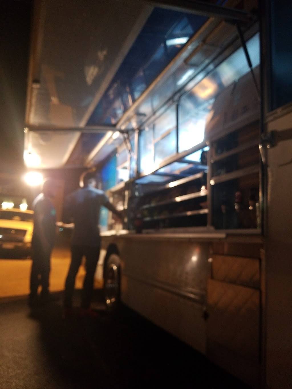 Dos de Oros Taco Truck | restaurant | 3310 S 24th St, Omaha, NE 68108, USA | 4023212490 OR +1 402-321-2490