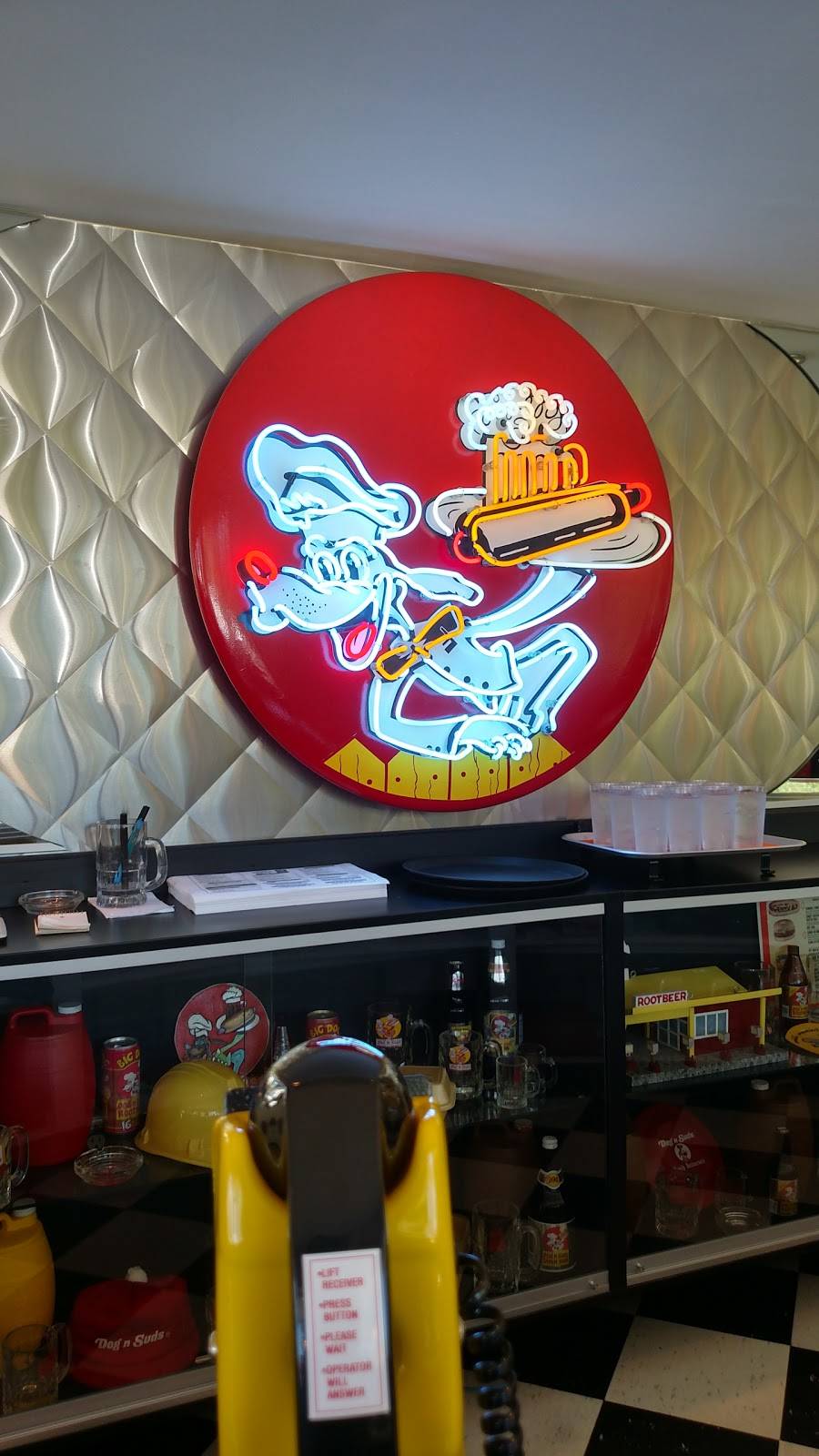 Dog N Suds Drive In | restaurant | 4221 Grand Haven Rd, Norton Shores, MI 49441, USA | 2317984976 OR +1 231-798-4976