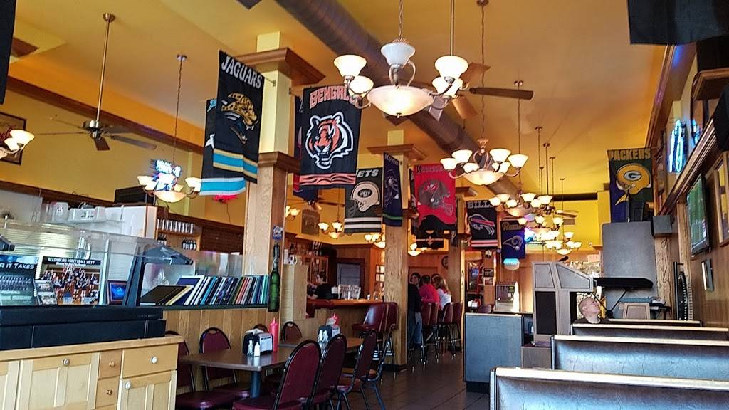 Corner Pub | restaurant | 100 E Main St, Reedsburg, WI 53959, USA | 6085248989 OR +1 608-524-8989