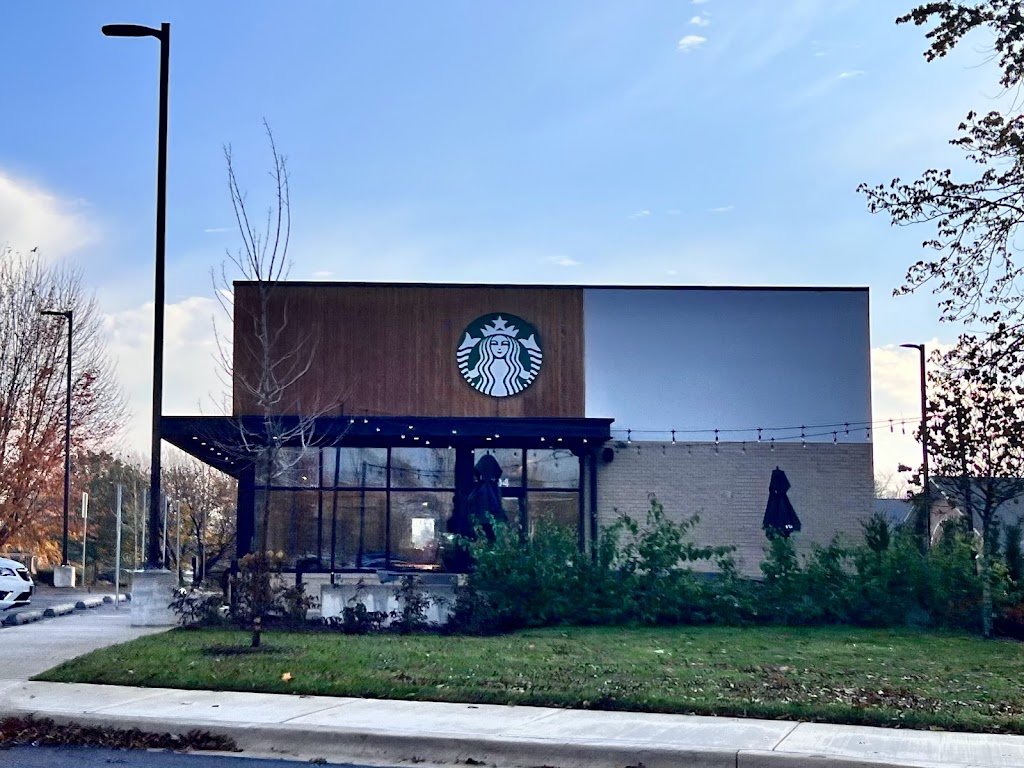 Starbucks | cafe | 904 State Rte 31, McHenry, IL 60050, USA | 8153880018 OR +1 815-388-0018