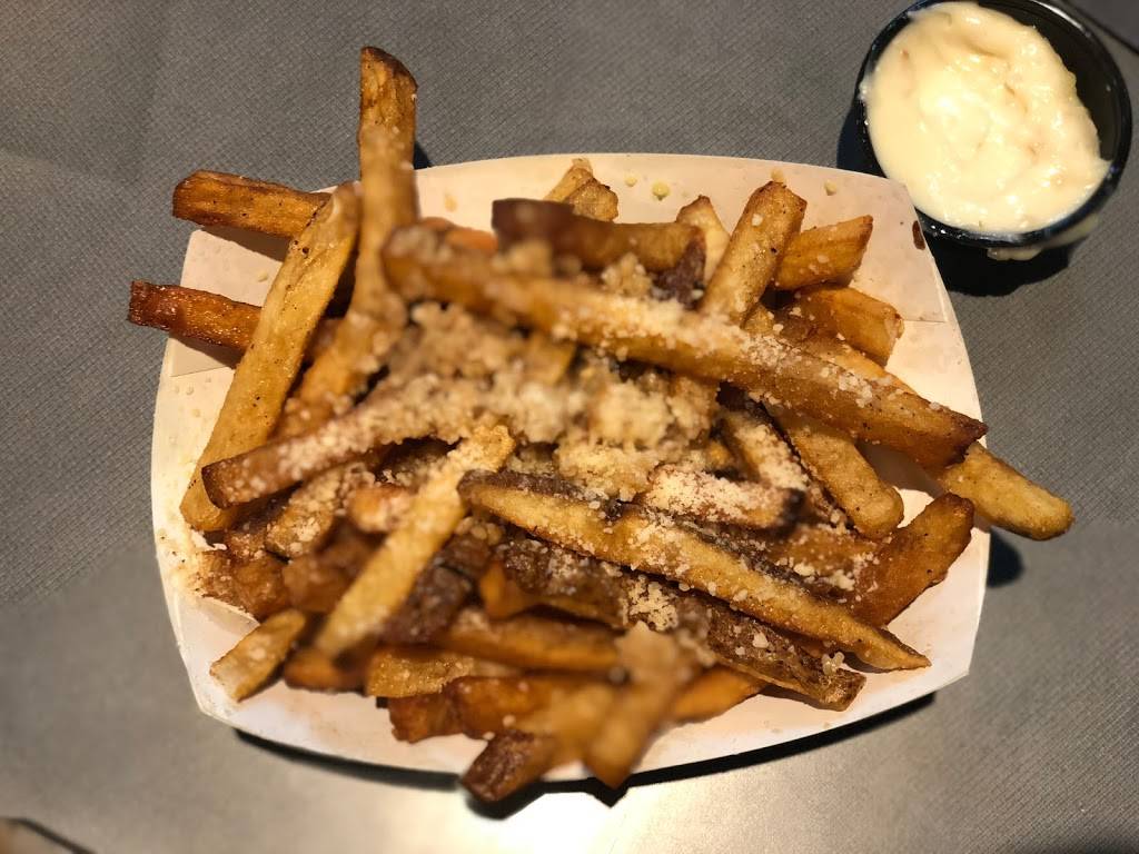 Smittys Garage Burger and Beer | restaurant | 8811 State Line Rd, Kansas City, MO 64114, USA | 8167311455 OR +1 816-731-1455