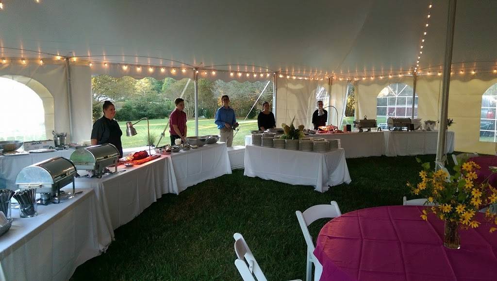 White Dog Bistro | restaurant | 68 Church St, Mathews, VA 23109, USA | 8047257680 OR +1 804-725-7680