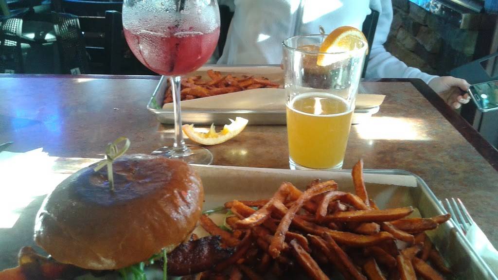 Rookies Sports Bar & Grill | restaurant | 321 1st St, Benicia, CA 94510, USA | 7077467665 OR +1 707-746-7665