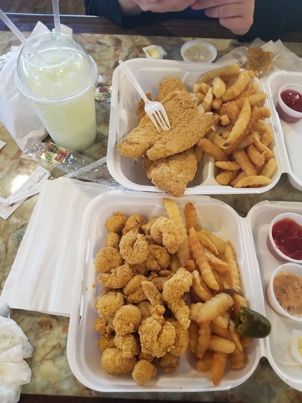 Dan’s Seafood & Chicken | restaurant | 3801 Altamesa Blvd, Fort Worth, TX 76133, USA | 8174238155 OR +1 817-423-8155