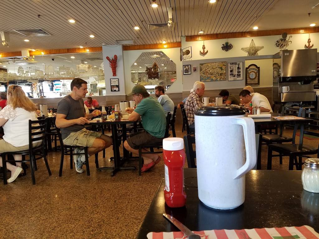 Randazzos Clam Bar | restaurant | 2017 Emmons Ave, Brooklyn, NY 11235, USA | 7186150010 OR +1 718-615-0010