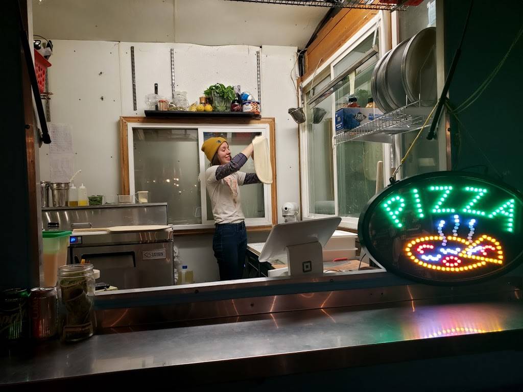 Bull Run Pizza | restaurant | 6035 NE Halsey St, Portland, OR 97213, USA | 9718880301 OR +1 971-888-0301