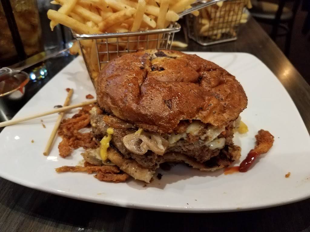 The Corner Bar & Grill | restaurant | 4015 Owen Rd, Fenton, MI 48430, USA | 8103548808 OR +1 810-354-8808