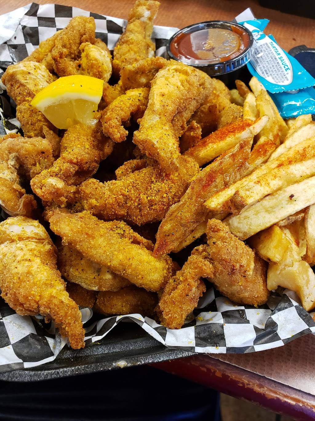 Dorsey Bs Fish and Fixins | restaurant | 5925 W Olive Ave, Glendale, AZ 85302, USA | 6234352233 OR +1 623-435-2233