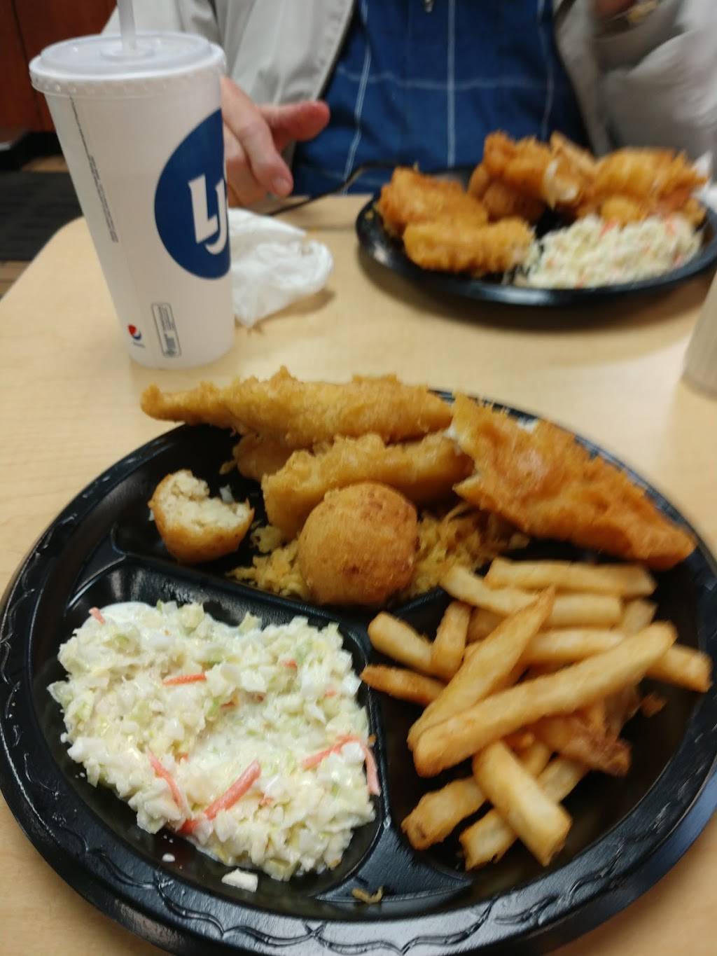 Long John Silvers | restaurant | 2562 E Morris Blvd, Morristown, TN 37813, USA | 4233534711 OR +1 423-353-4711