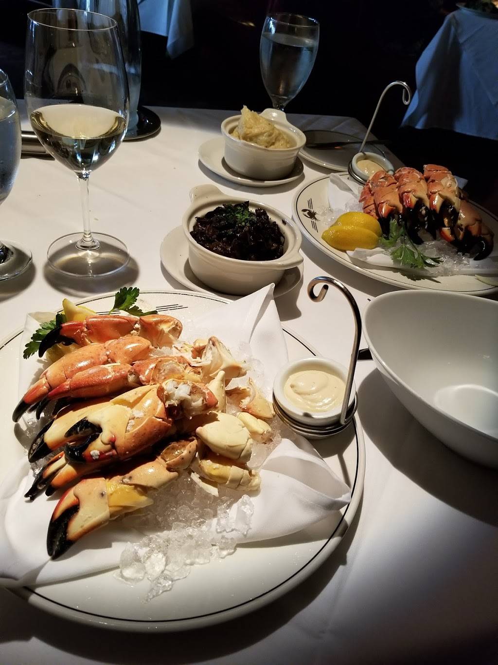 Trulucks | restaurant | 2584A E Sunrise Blvd, Fort Lauderdale, FL 33304, USA | 9543965656 OR +1 954-396-5656