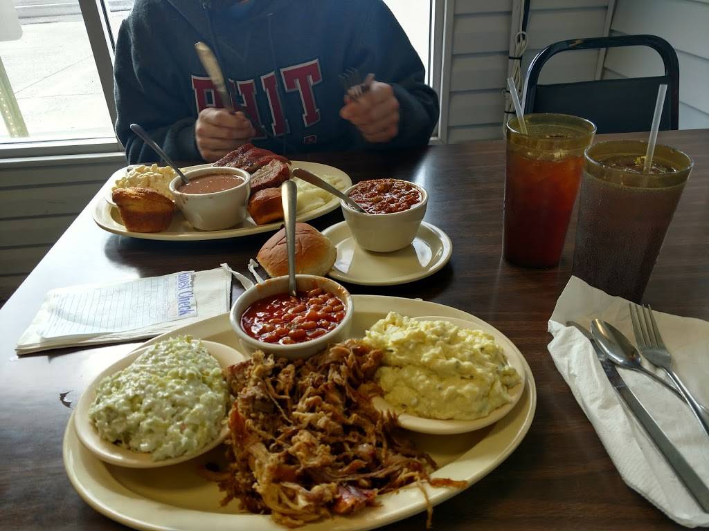 The Wood Shed Bar-B-Q & Restaurant | restaurant | 1821 W 7th St, Hopkinsville, KY 42240, USA | 2708858144 OR +1 270-885-8144