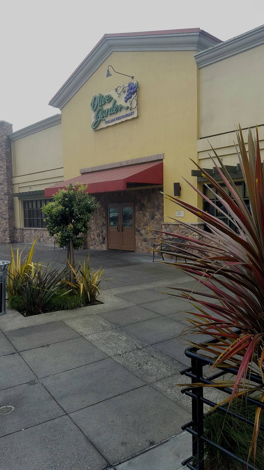 Olive Garden Italian Restaurant | meal takeaway | 3251 20th Ave #187, San Francisco, CA 94132, USA | 4156616770 OR +1 415-661-6770