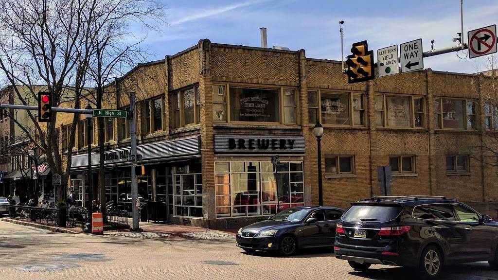 Iron Hill Brewery & Restaurant | restaurant | 3 W Gay St, West Chester, PA 19380, USA | 6107389600 OR +1 610-738-9600