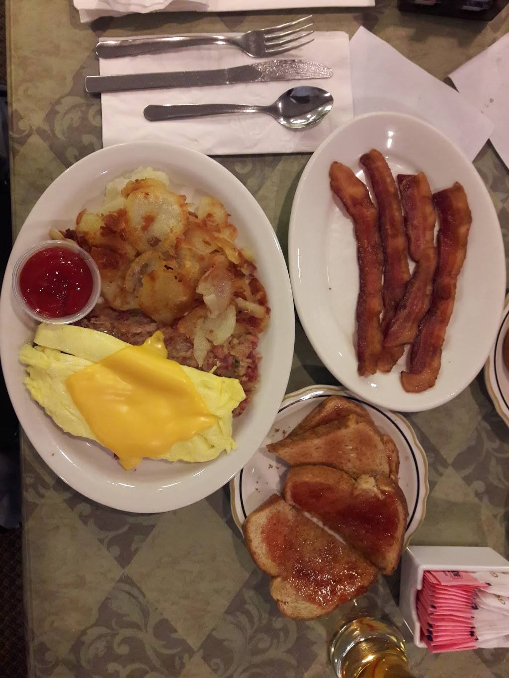 Beyeslys Restaurant & Gift | restaurant | 533 N Main St, North Canton, OH 44720, USA | 3304944861 OR +1 330-494-4861