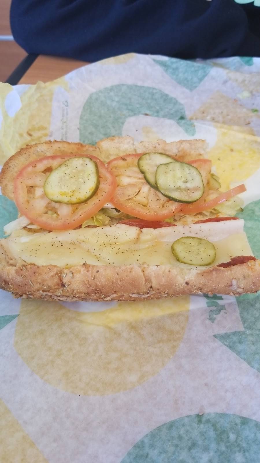 Subway | restaurant | 1528 Broadway St, Toledo, OH 43609, USA | 4192428600 OR +1 419-242-8600