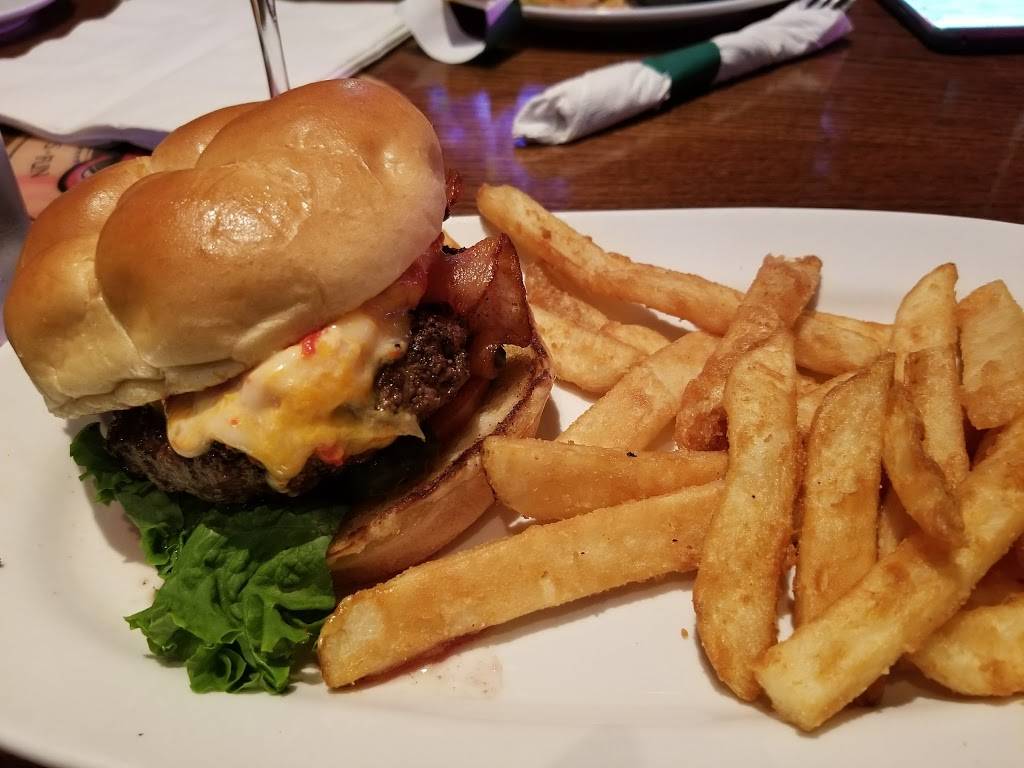 Carolina Ale House | restaurant | 201 S College St #010, Charlotte, NC 28244, USA | 7049403600 OR +1 704-940-3600