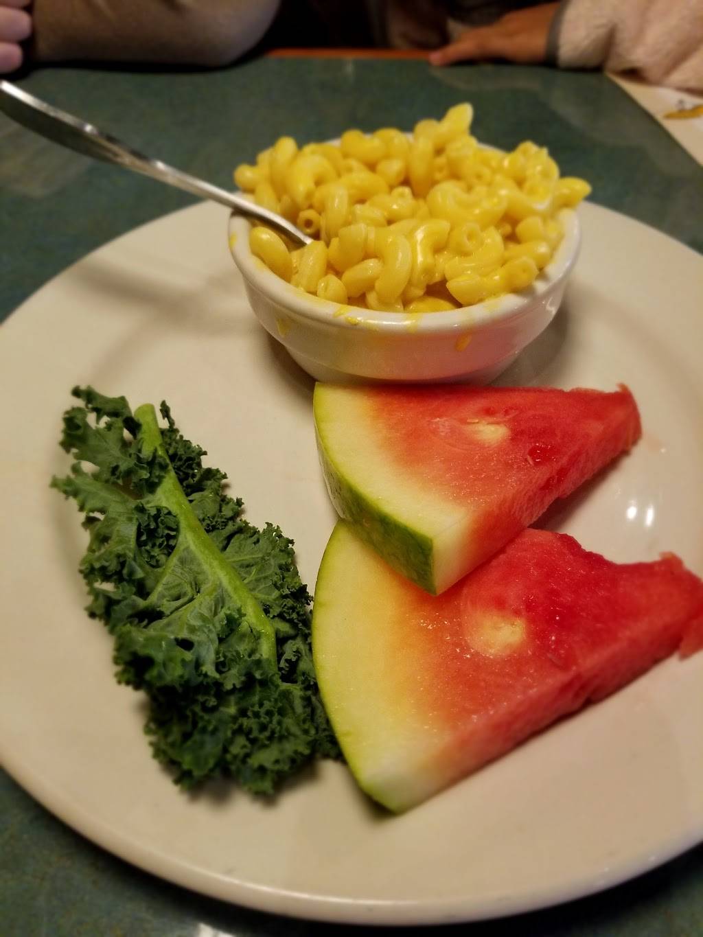 Lucilles Smokehouse Bar-B-Que | restaurant | 2701 Ming Ave #260, Bakersfield, CA 93304, USA | 6618327427 OR +1 661-832-7427