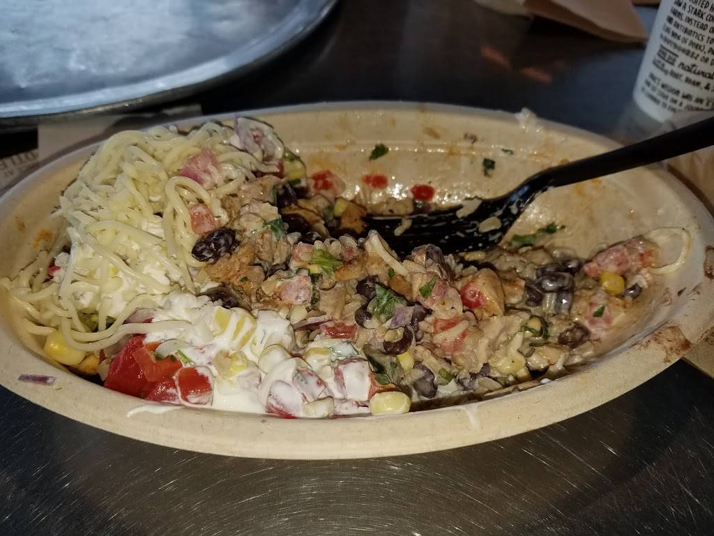 Chipotle Mexican Grill | restaurant | 9815 Main St Ste 104, Damascus, MD 20872, USA | 2406683260 OR +1 240-668-3260