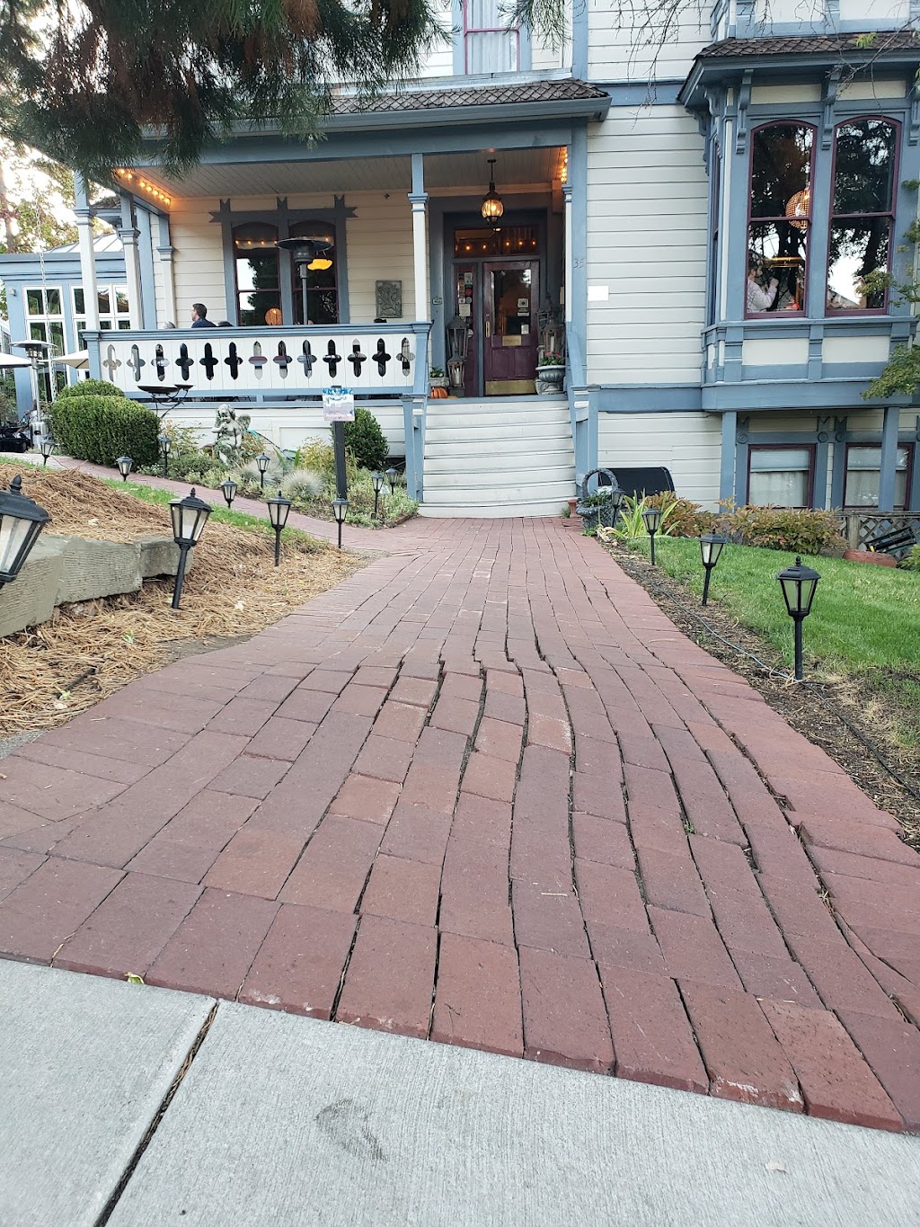 Winchester Inn | restaurant | 35 S 2nd St, Ashland, OR 97520, USA | 5414881113 OR +1 541-488-1113