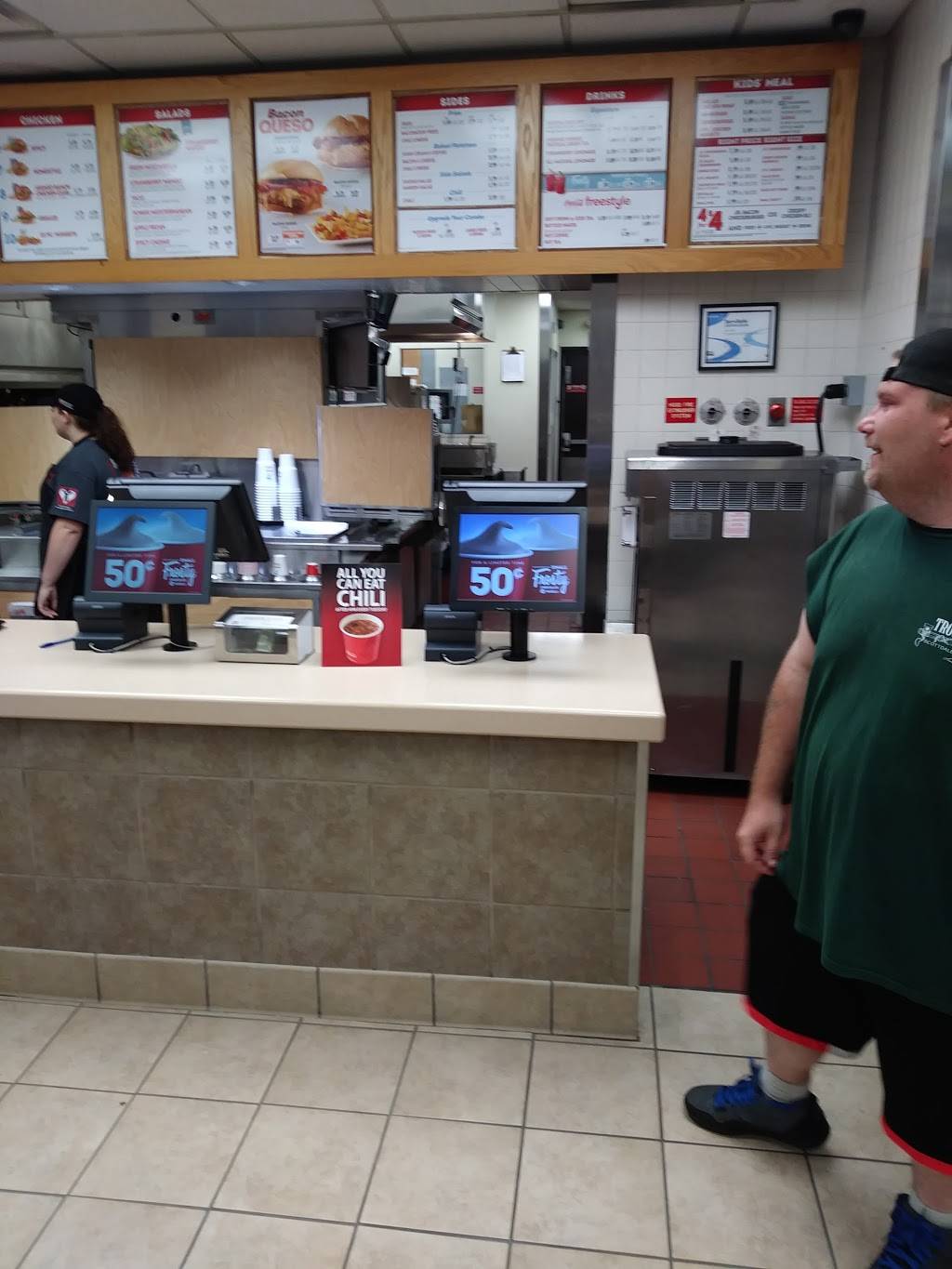 Wendys | restaurant | 1017 W Crawford Ave, Connellsville, PA 15425, USA | 7246283373 OR +1 724-628-3373