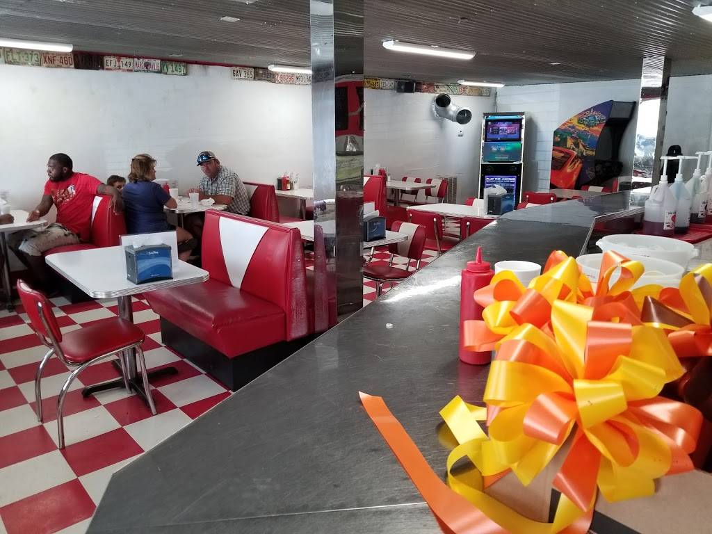 Colemans Drive-In | restaurant | 101 Jernigan St, Tabor City, NC 28463, USA | 9106535859 OR +1 910-653-5859