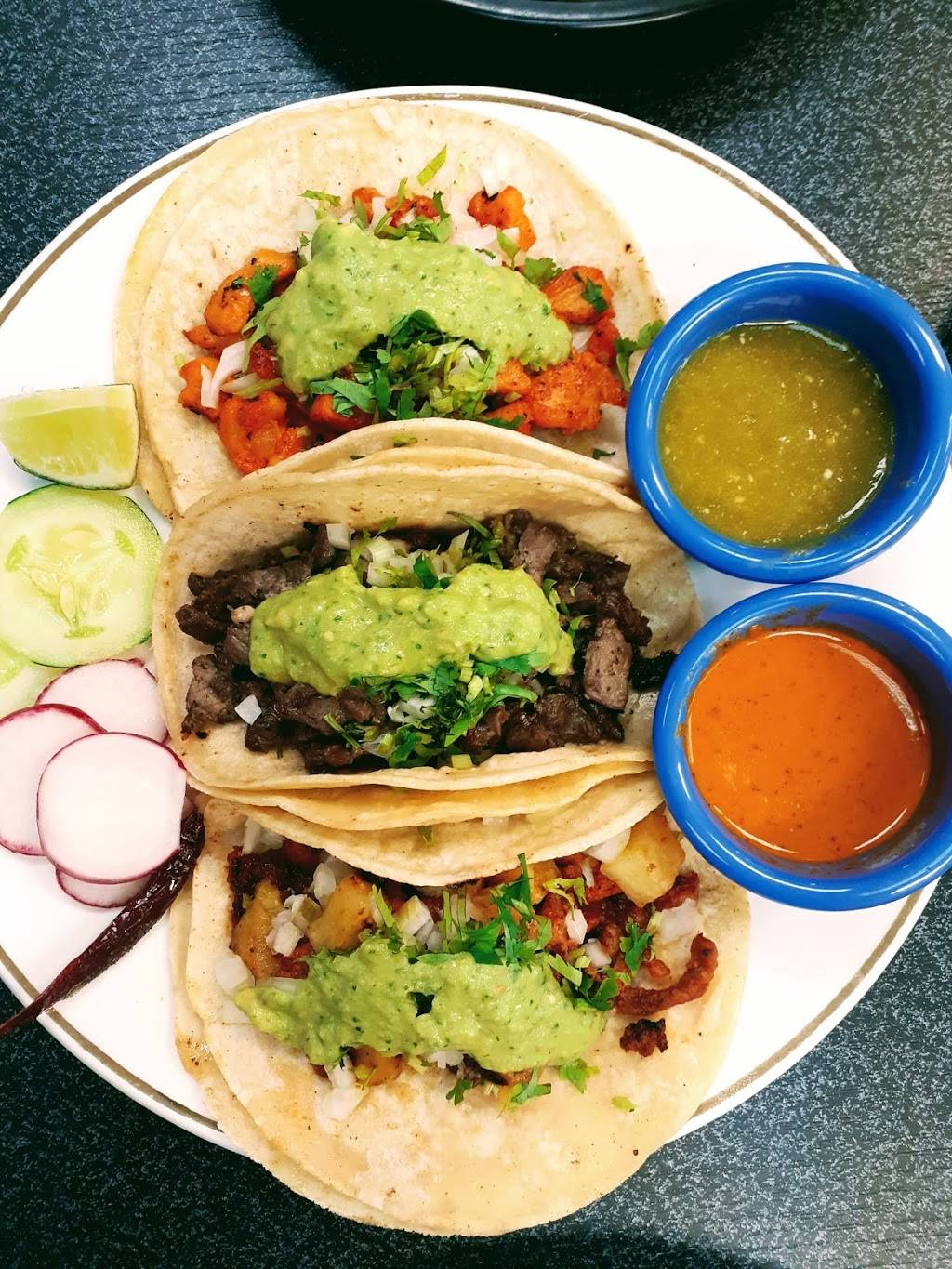 Tres sabores Mexican restaurant | restaurant | 83-03 24th Ave, Queens, NY 11370, USA | 7188990221 OR +1 718-899-0221