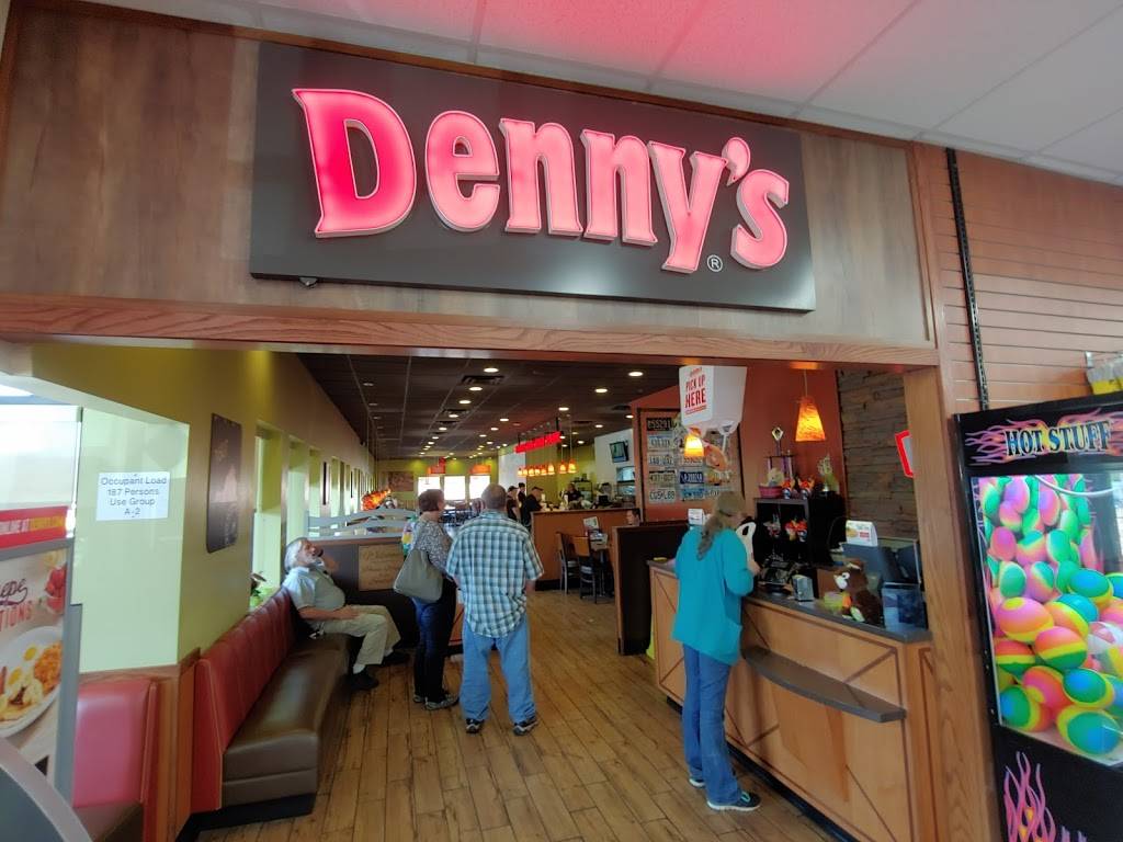 Dennys | restaurant | 139 Factory Outlet Dr, Fort Chiswell, VA 24360, USA | 2766373057 OR +1 276-637-3057