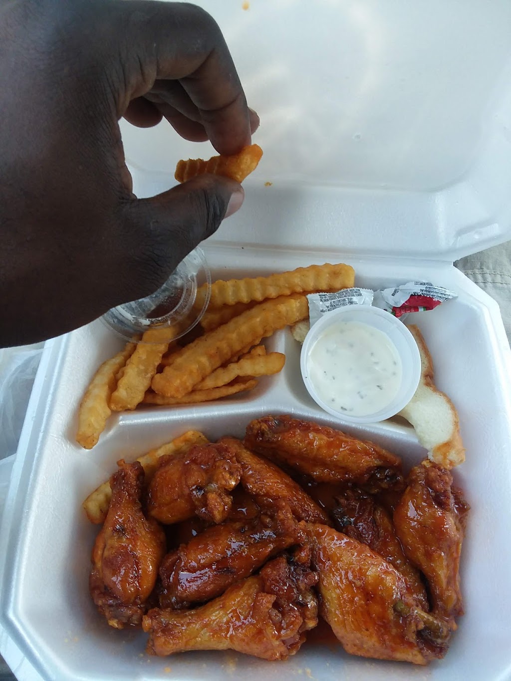 Hotwings Heaven | restaurant | 431 E 1st St, Delhi, LA 71232, USA | 3188783516 OR +1 318-878-3516