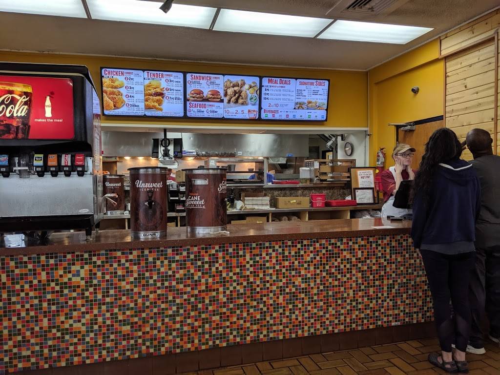 Popeyes Louisiana Kitchen | restaurant | 722 W O St, Lincoln, NE 68528, USA | 4024751394 OR +1 402-475-1394