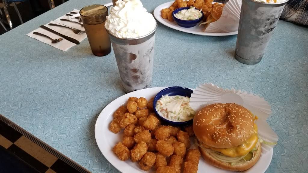 Burger Hut | cafe | 3345 Pacific Hwy, Hubbard, OR 97032, USA | 5039829268 OR +1 503-982-9268