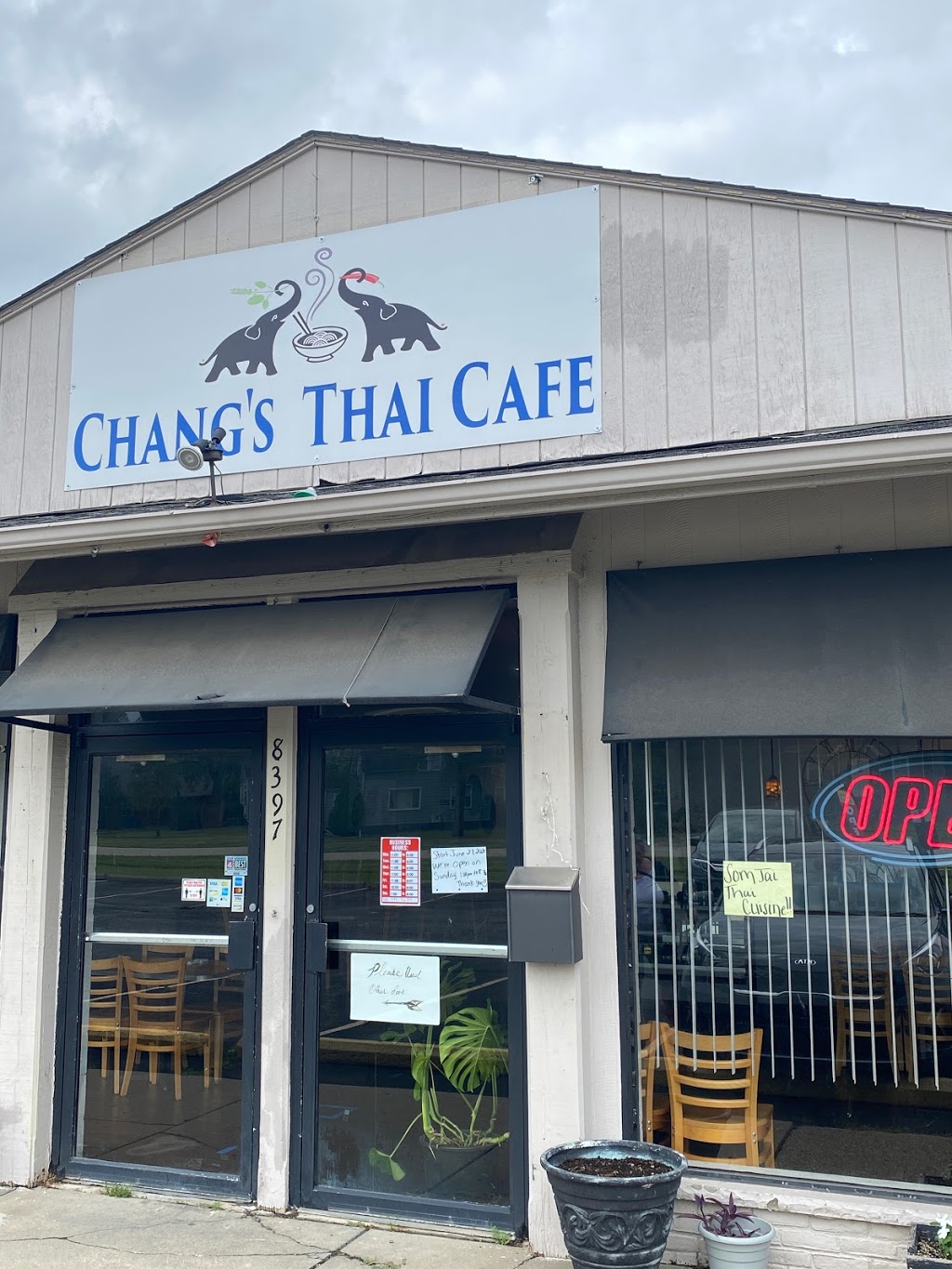 Som Jai Thai Cuisine | restaurant | 8397 E Thirteen Mile Rd, Warren, MI 48093, USA | 5867953274 OR +1 586-795-3274