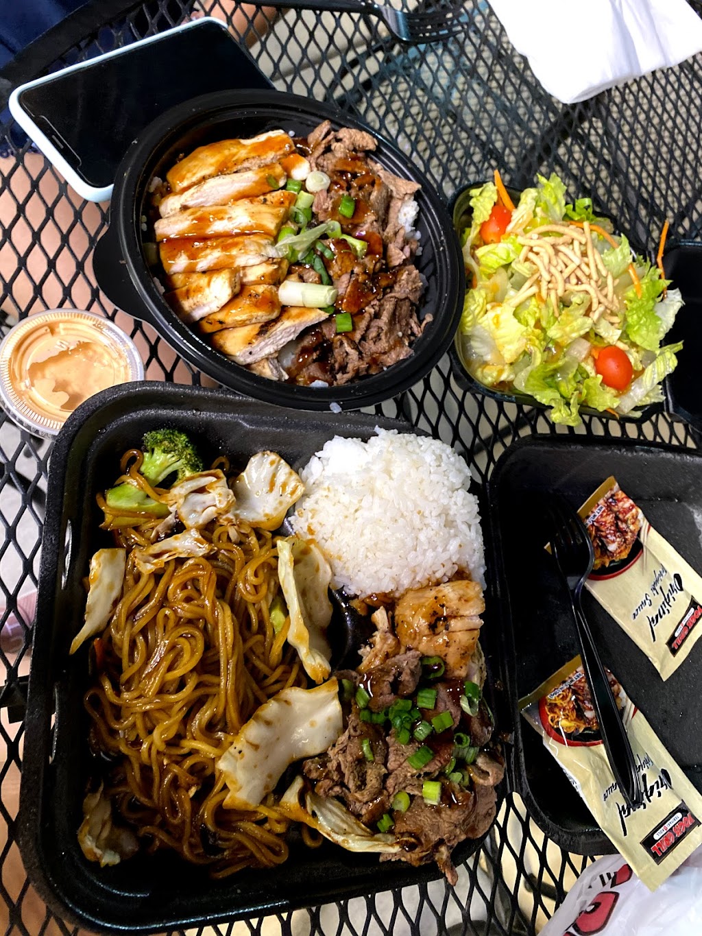 Yogis Grill | restaurant | 1630 S Pacific Ave suite107, Yuma, AZ 85365, USA | 9283182904 OR +1 928-318-2904