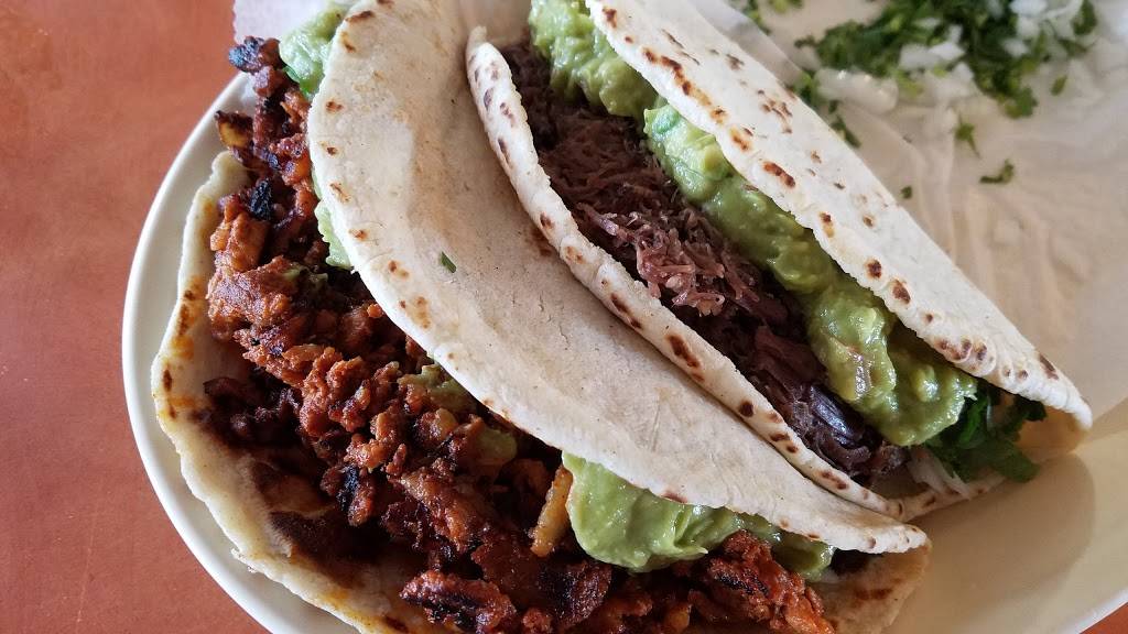 El Tequila | restaurant | 7666-7614 Marbach Rd, San Antonio, TX 78227, USA | 2106735700 OR +1 210-673-5700