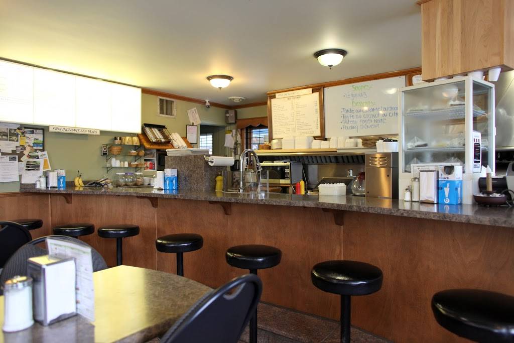 Restaurant Chez Loulou | restaurant | 4783 Rue Laval, Lac-Mégantic, QC G6B 1C8, Canada | 8195830277 OR +1 819-583-0277