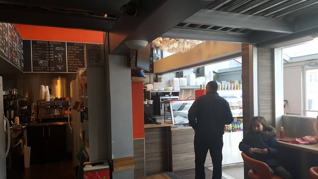 Café Net-Work | restaurant | 473 Boulevard de la Côte Vertu, Saint-Laurent, QC H4L 1X7, Canada | 5143122968 OR +1 514-312-2968