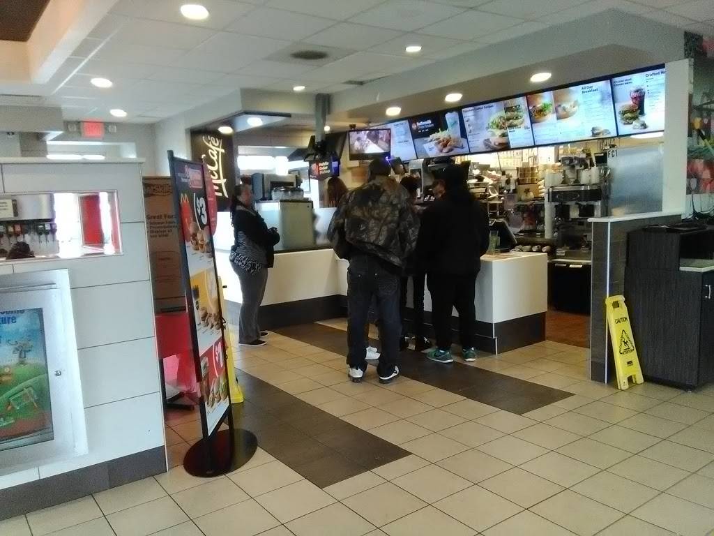McDonalds | cafe | 1861 S 3rd St, Memphis, TN 38109, USA | 9017743339 OR +1 901-774-3339