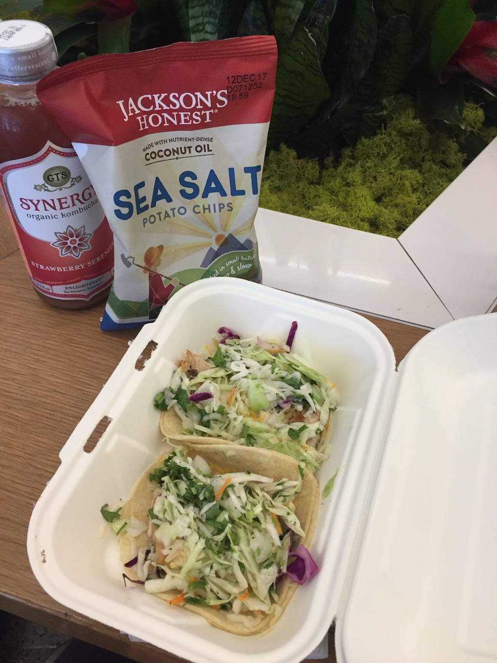 Wahoos Fish Taco | restaurant | 600 World Way, Los Angeles, CA 90045, USA | 3106461770 OR +1 310-646-1770