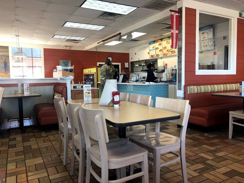 Captain Ds | restaurant | 107 W General Screven Way, Hinesville, GA 31313, USA | 9128767995 OR +1 912-876-7995