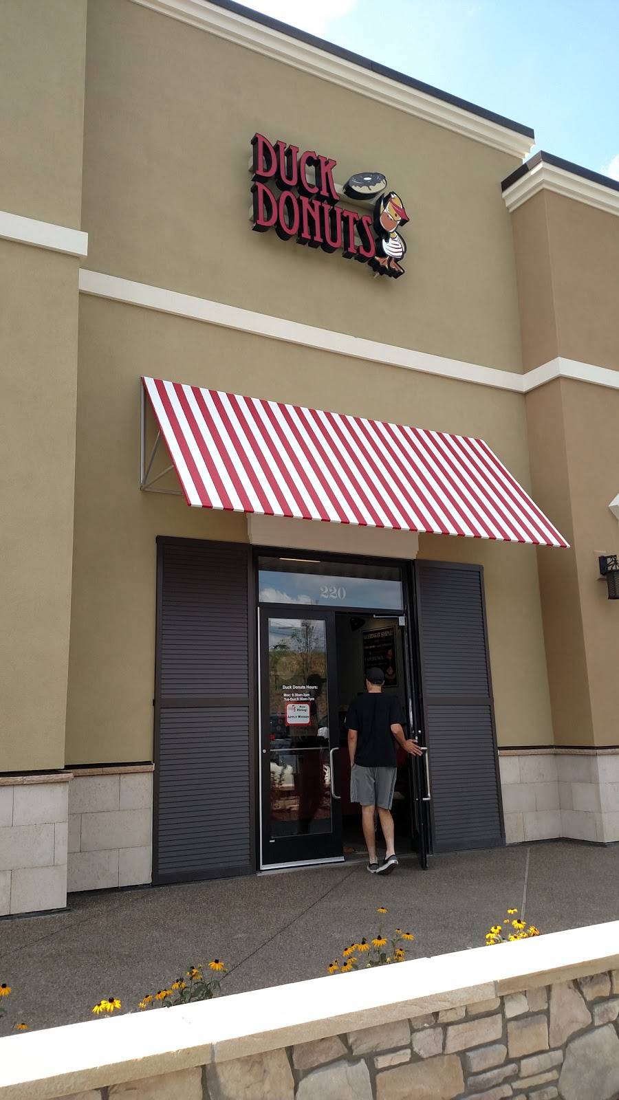 Duck Donuts | bakery | 100 Siena Dr #220, Pittsburgh, PA 15241, USA | 4128333825 OR +1 412-833-3825