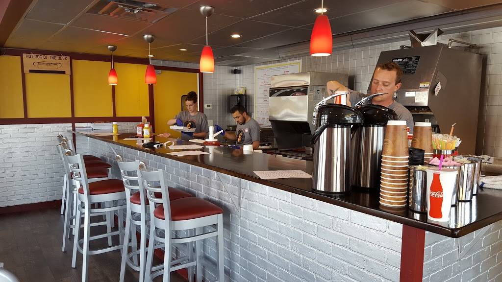 Hot Dog Johnnies | restaurant | 1905 Coastal Highway @, New Orleans St, Dewey Beach, DE 19971, USA | 3022279502 OR +1 302-227-9502