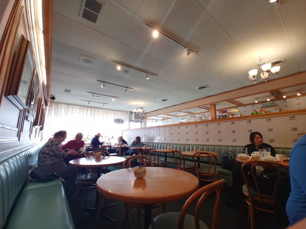 Fabians Cafe | bakery | 876 Markham Rd, Scarborough, ON M1H 2Y2, Canada | 4164381561 OR +1 416-438-1561