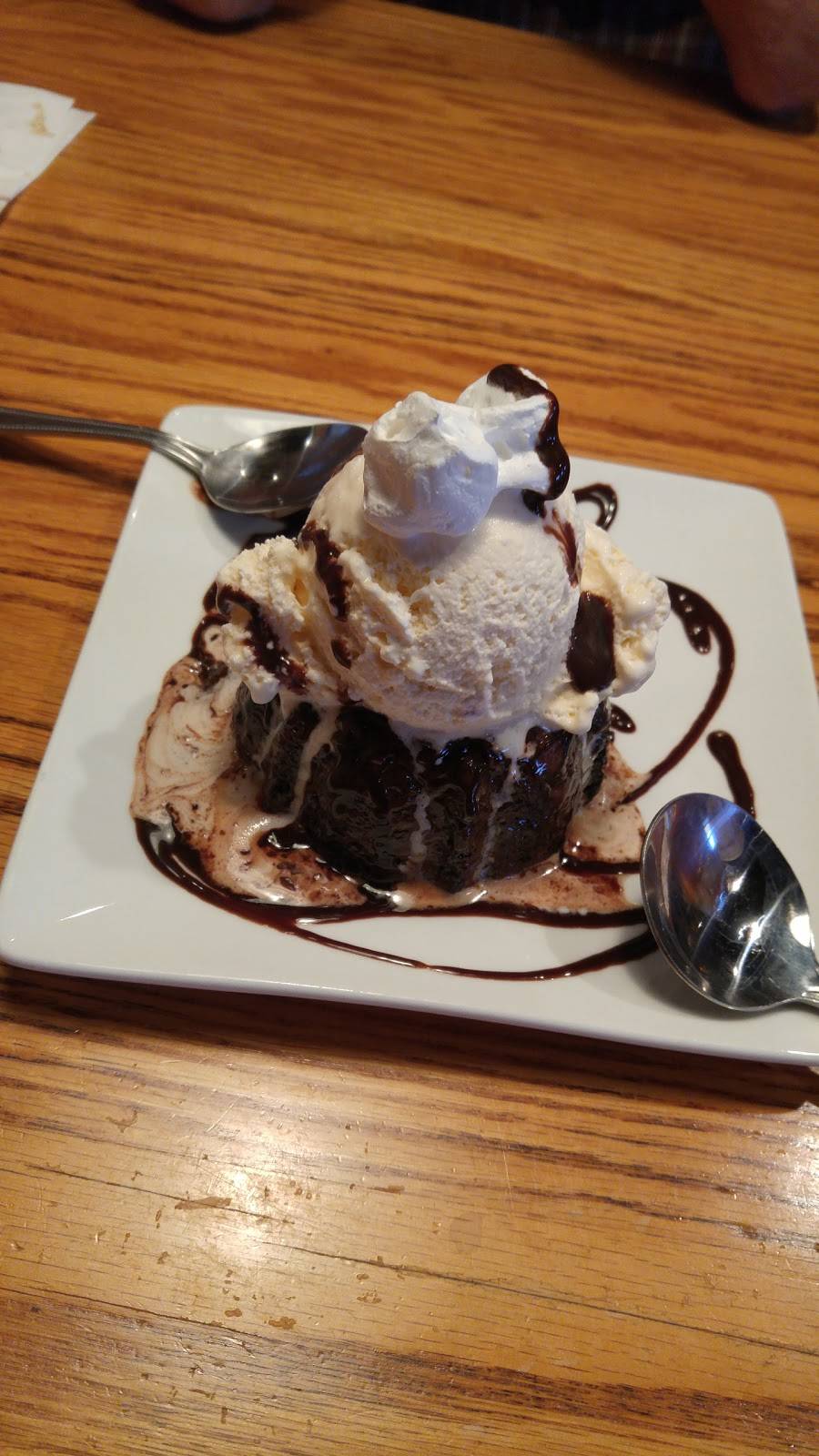 Cattlemans Roadhouse | restaurant | 2901 S Hurstbourne Pkwy, Louisville, KY 40220, USA | 5023847623 OR +1 502-384-7623