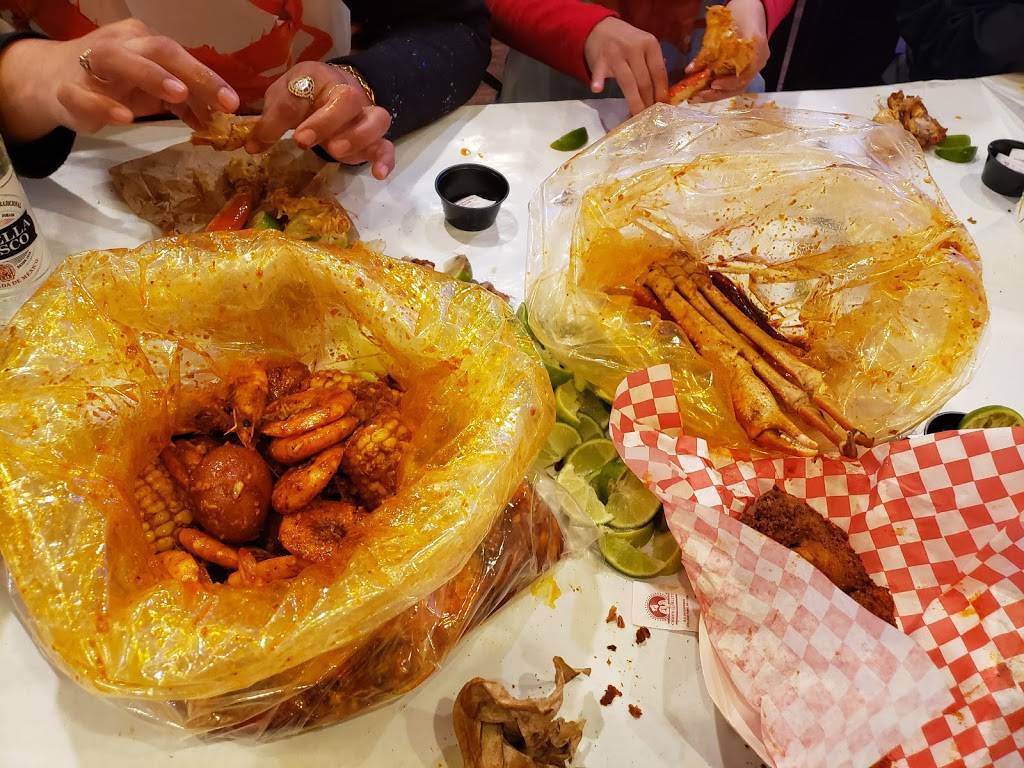 Crab Bucket | restaurant | 1260 N Main St, Salinas, CA 93906, USA | 8314430111 OR +1 831-443-0111